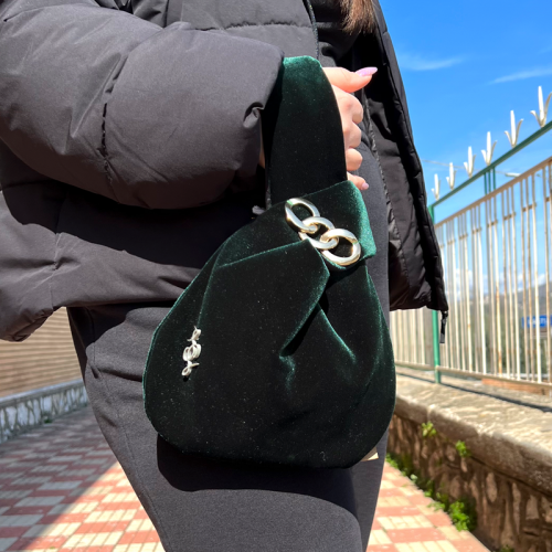 Nodo velluto verde a mano